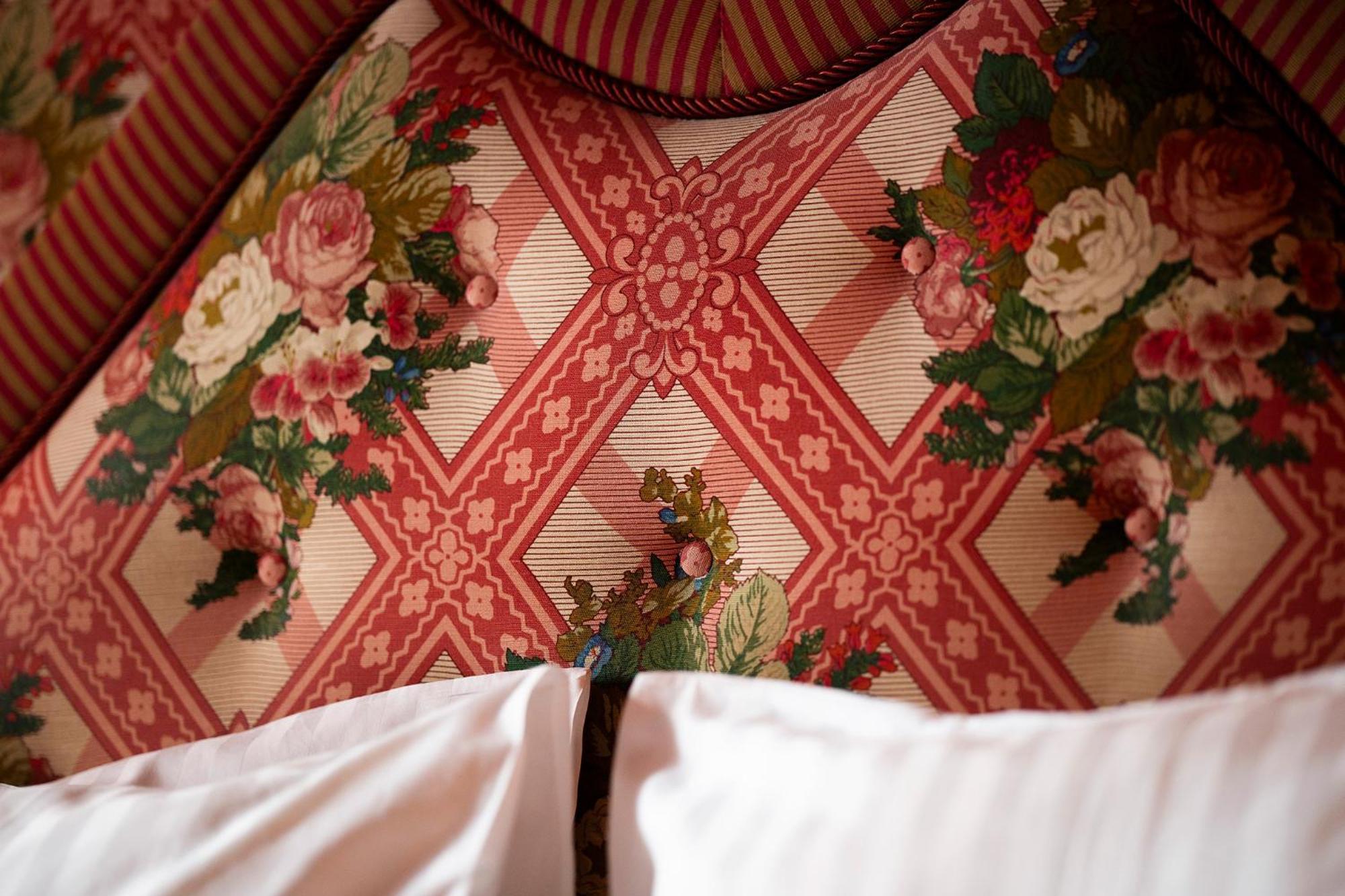 Maison Athenee Paris Room photo